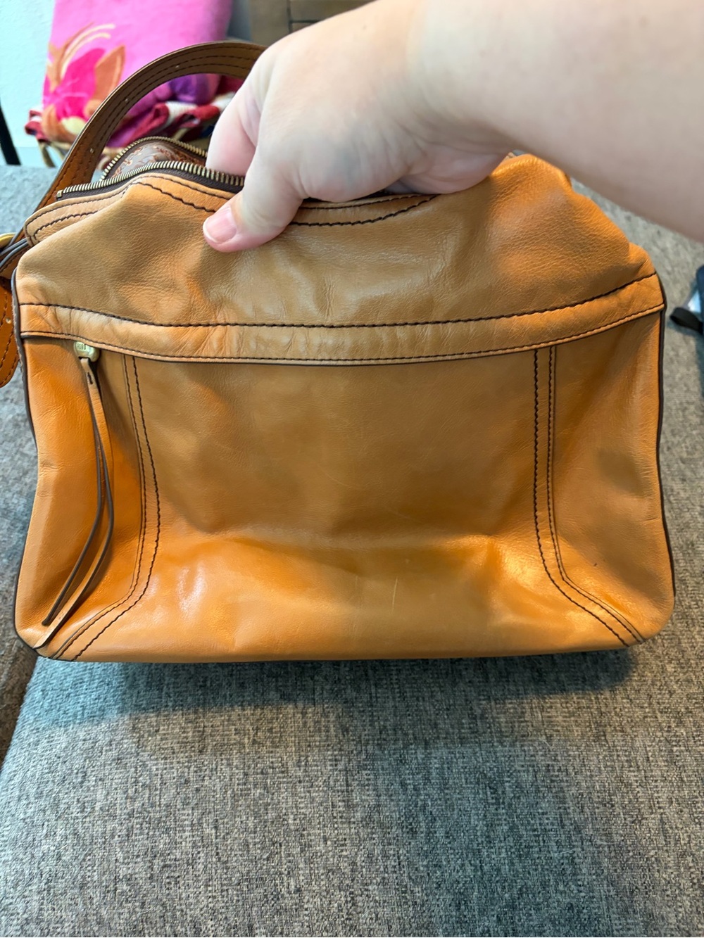 Hobo Classic Tan Leather Shoulder Bag - Picture 5 of 6